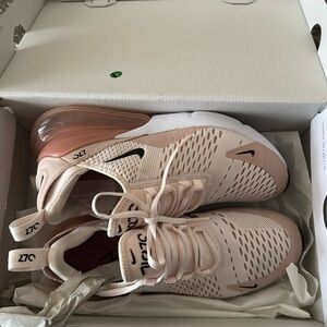 Women’s Air Max 270 Size 7.5 in Light Soft Pink